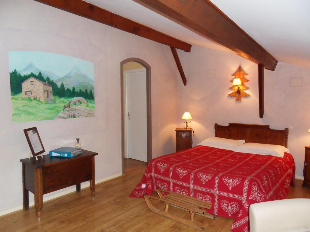 Bed and Breakfast L'Estapade Des Tourelons Сен-Жан-ан-Руаян Номер фото