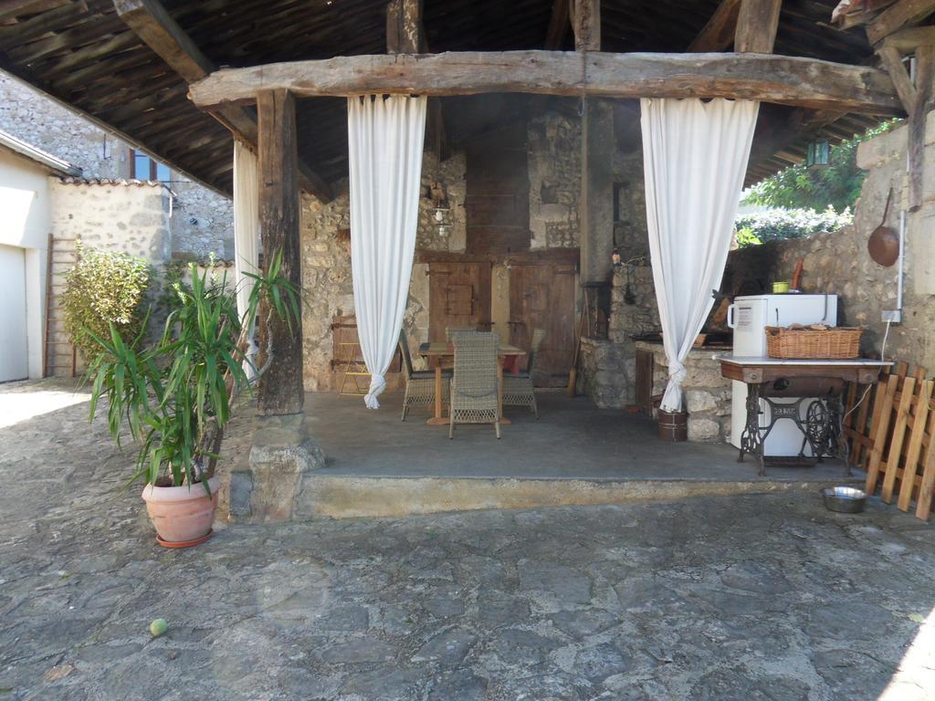 Bed and Breakfast L'Estapade Des Tourelons Сен-Жан-ан-Руаян Экстерьер фото