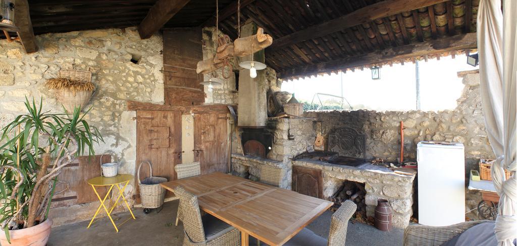 Bed and Breakfast L'Estapade Des Tourelons Сен-Жан-ан-Руаян Экстерьер фото